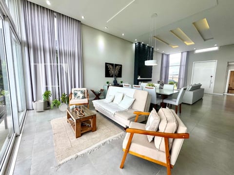Casa Condomínio com 174m², 3 dormitórios, 3 suítes, 2 vagas, Riviera em Xangri-Lá