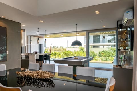 Sobrado com 310m², 4 dormitórios, 4 suítes, 2 vagas, Capão Ilhas Resort em Capão da Canoa