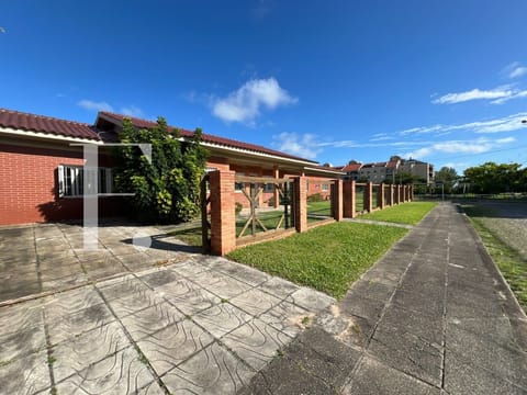 Casa com 257m², 7 dormitórios, 2 suítes, 3 vagas, no bairro Atlântida em Xangri-Lá