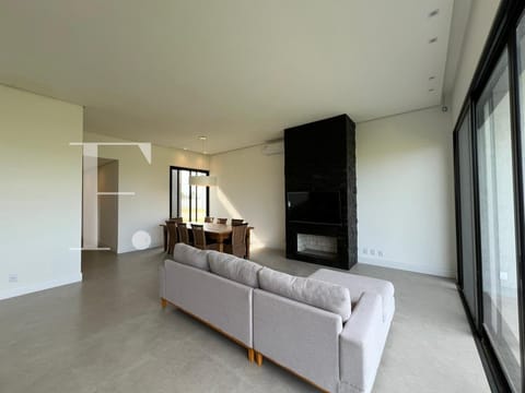 Casa com 170m², 4 dormitórios, 4 suítes, 2 vagas, Boulevard em Xangri-Lá