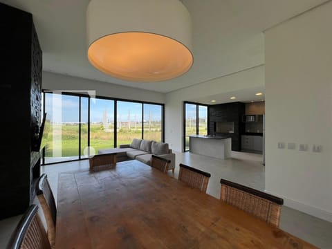 Casa com 170m², 4 dormitórios, 4 suítes, 2 vagas, Boulevard em Xangri-Lá