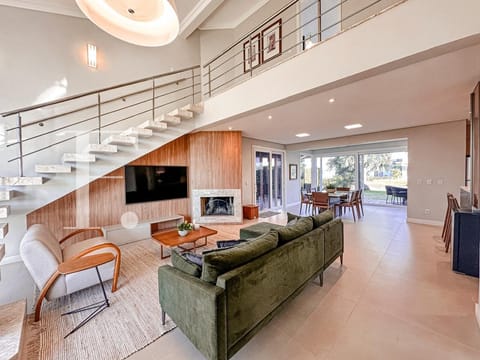 Sobrado com 189m², 4 dormitórios, 4 suítes, 2 vagas, Enseada Lagos em Xangri-Lá