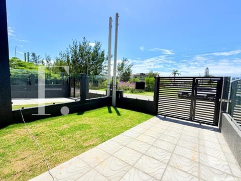 Casa com 90m², 3 dormitórios, 1 suíte, 1 vaga, no bairro Arpoador em Xangri-Lá