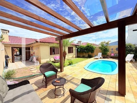 Casa com 128m², 3 dormitórios, 1 suíte, 2 vagas, no bairro Noiva do Mar em Xangri-Lá