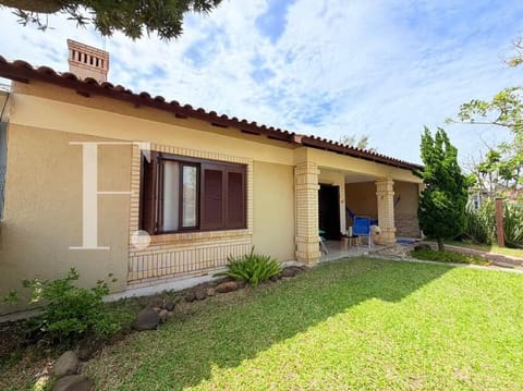 Casa com 128m², 3 dormitórios, 1 suíte, 2 vagas, no bairro Noiva do Mar em Xangri-Lá