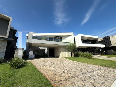 Sobrado com 452m², 5 dormitórios, 5 suítes, 2 vagas, Sense em Xangri-Lá