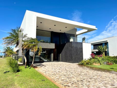 Sobrado com 405m², 5 dormitórios, 5 suítes, 2 vagas, Sense em Xangri-Lá