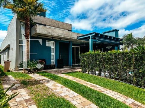Casa Condomínio com 208m², 4 dormitórios, 4 suítes, 2 vagas, Quintas do Lago em Xangri-Lá