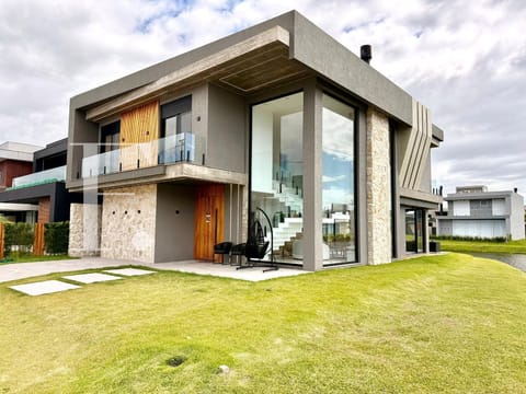Sobrado com 280m², 6 dormitórios, 6 suítes, 2 vagas, Sunset em Xangri-Lá