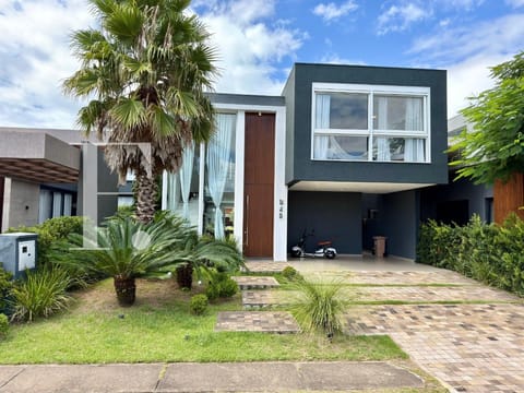 Sobrado com 350m², 5 dormitórios, 5 suítes, 2 vagas, Capão Ilhas Resort em Capão da Canoa