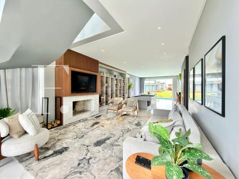 Sobrado com 350m², 5 dormitórios, 5 suítes, 2 vagas, Capão Ilhas Resort em Capão da Canoa