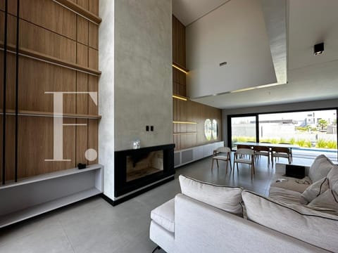 Sobrado com 210m², 4 dormitórios, 4 suítes, 2 vagas, Sunset em Xangri-Lá