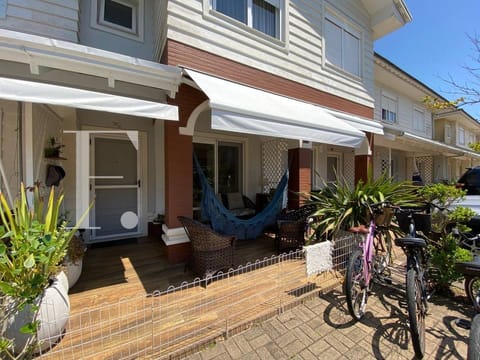 Sobrado com 87m², 2 dormitórios, 1 suíte, 1 vaga, Pacific em Xangri-Lá