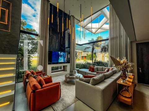 Casa Condomínio com 560m², 6 dormitórios, 6 suítes, 3 vagas, Velas da Marina em Capão da Canoa