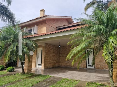 Sobrado com 230m², 4 dormitórios, 2 suítes, 2 vagas, Atlântida Lagos Park em Xangri-Lá