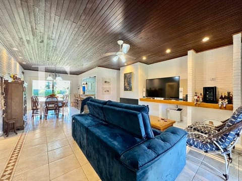Casa com 183m², 5 dormitórios, 2 suítes, 2 vagas, no bairro Atlântida em Xangri-Lá