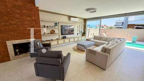 Sobrado com 214m², 4 dormitórios, 4 suítes, Sunset em Xangri-Lá