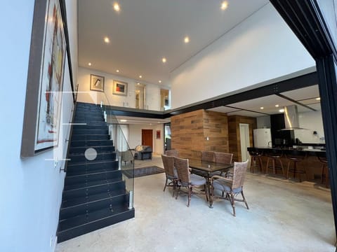 Sobrado com 227m², 3 dormitórios, 3 suítes, 2 vagas, Blue em Xangri-Lá