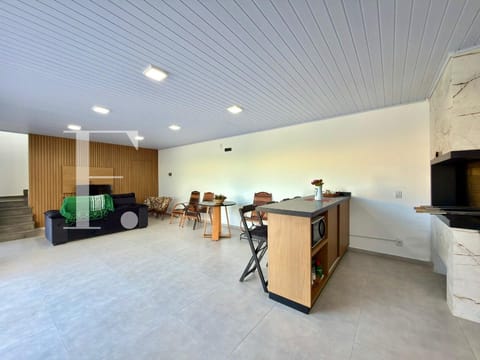 Casa com 112m², 5 dormitórios, 2 vagas, no bairro Centro em Xangri-Lá
