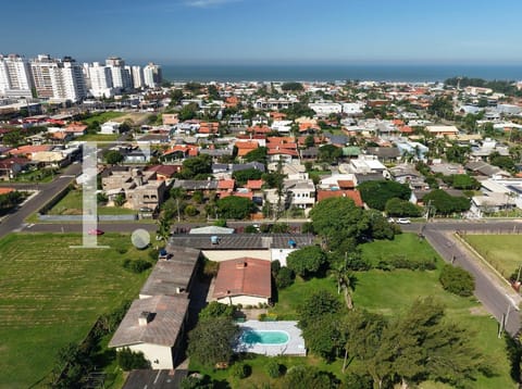 Casa com 186m², 15 dormitórios, 1 suíte, 5 vagas, no bairro Atlântida em Xangri-Lá