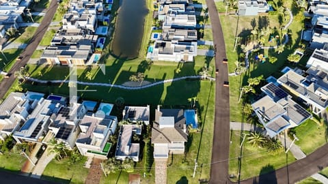 Sobrado com 244m², 4 dormitórios, 4 suítes, 2 vagas, Riviera em Xangri-Lá