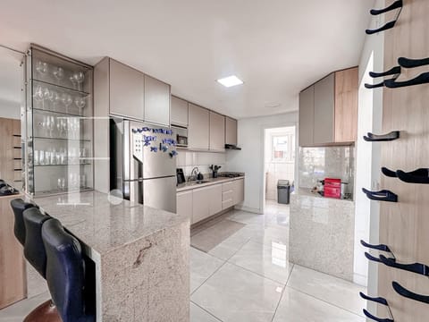Casa Condomínio com 193m², 3 dormitórios, 1 suíte, 2 vagas, Pateo Marbella em Xangri-Lá