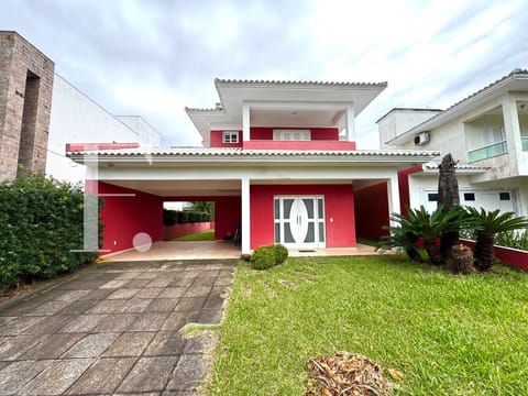Sobrado com 192m², 3 dormitórios, 3 suítes, 2 vagas, Condado de Capão em Capão da Canoa