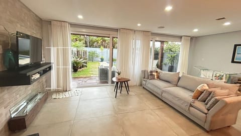 Casa Condomínio com 200m², 3 dormitórios, 1 suíte, 2 vagas, Pateo Marbella em Xangri-Lá