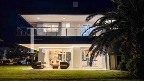 Sobrado com 334m², 5 dormitórios, 5 suítes, 3 vagas, Capão Ilhas Resort em Capão da Canoa