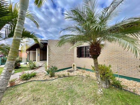 Casa com 170m², 5 dormitórios, 2 suítes, 3 vagas, no bairro Rainha do Mar em Xangri-Lá