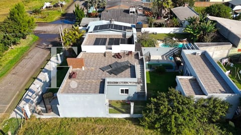 Casa com 68m², 3 dormitórios, 2 suítes, 2 vagas, no bairro Arpoador em Xangri-Lá