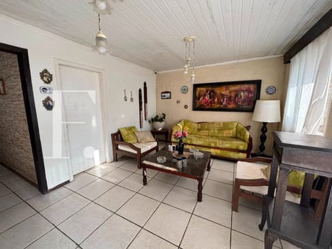 Casa com 300m², 5 dormitórios, 2 suítes, 1 vaga, no bairro Rainha do Mar em Xangri-Lá