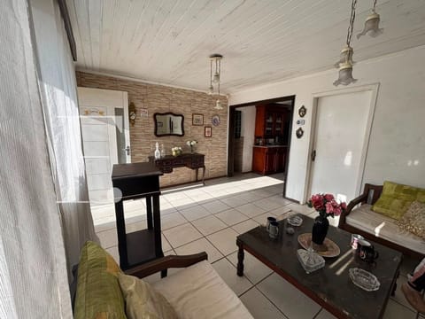 Casa com 300m², 5 dormitórios, 2 suítes, 1 vaga, no bairro Rainha do Mar em Xangri-Lá