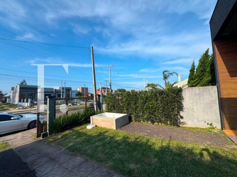 Casa com 84m², 2 dormitórios, 1 suíte, 2 vagas, no bairro Noiva do Mar em Xangri-Lá