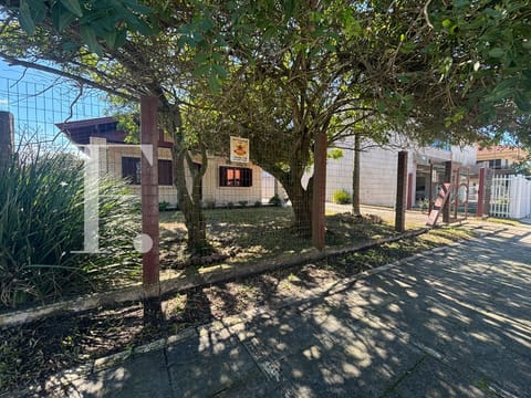 Casa com 150m², 3 dormitórios, 1 suíte, 4 vagas, no bairro Remanso em Xangri-Lá