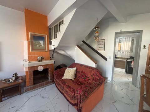 Sobrado com 136m², 3 dormitórios, 1 suíte, 1 vaga, no bairro Centro em Xangri-Lá