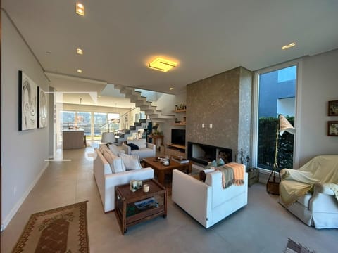 Sobrado com 207m², 4 dormitórios, 4 suítes, 2 vagas, Acqualina em Xangri-Lá