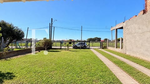 Casa com 102m², 2 dormitórios, 1 vaga, no bairro Rainha do Mar em Xangri-Lá
