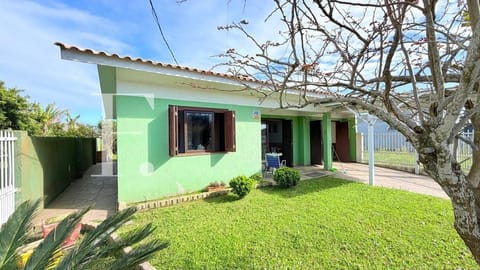 Casa com 120m², 3 dormitórios, 1 suíte, 1 vaga, no bairro Rainha do Mar em Xangri-Lá
