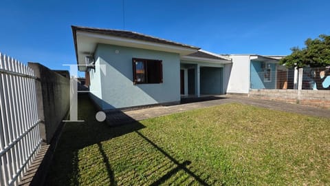 Casa com 83m², 3 dormitórios, 1 suíte, 1 vaga, no bairro Rainha do Mar em Xangri-Lá