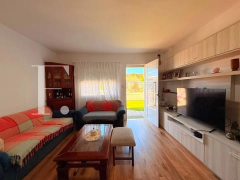 Casa com 118m², 3 dormitórios, 1 suíte, 1 vaga, no bairro Noiva do Mar em Xangri-Lá