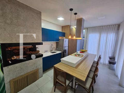 Sobrado com 136m², 3 dormitórios, 1 suíte, 2 vagas, Murano em Capão da Canoa