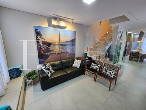 Sobrado com 136m², 3 dormitórios, 1 suíte, 2 vagas, Murano em Capão da Canoa