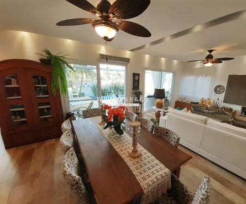 Sobrado com 426m², 5 dormitórios, 5 suítes, 2 vagas, Quintas do Lago em Xangri-Lá