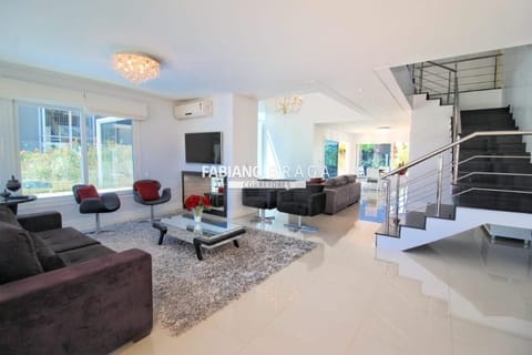 Sobrado com 372m², 5 dormitórios, 5 suítes, 2 vagas, Quintas do Lago em Xangri-Lá