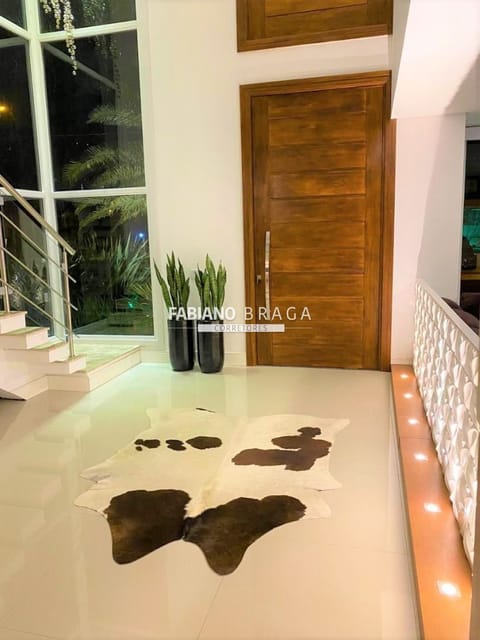 Sobrado com 230m², 5 dormitórios, 5 suítes, 2 vagas, Quintas do Lago em Xangri-Lá