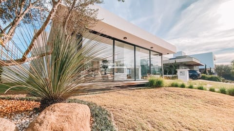 Casa Condomínio com 204m², 4 dormitórios, 4 suítes, 2 vagas, Quintas do Lago em Xangri-Lá